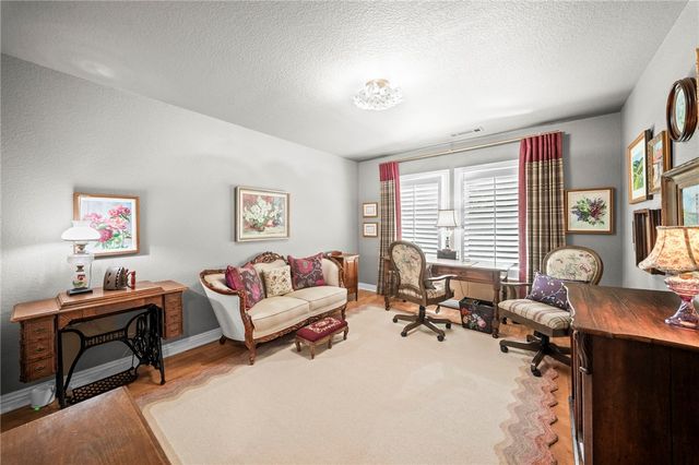 906 N Pembroke Road, Fayetteville, AR 72701