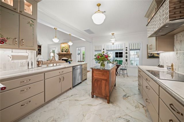 906 N Pembroke Road, Fayetteville, AR 72701