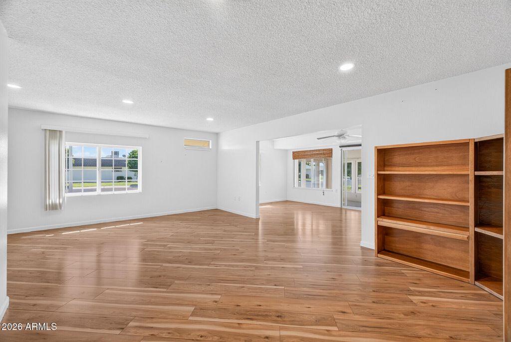 10603 W ROUNDELAY Circle, Sun City, AZ 85351 — photo 4