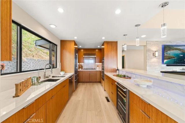 325 N Madison Avenue, Monrovia, CA 91016