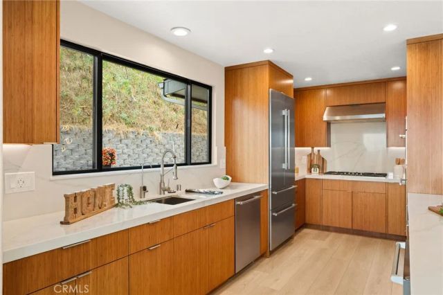 325 N Madison Avenue, Monrovia, CA 91016