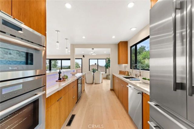 325 N Madison Avenue, Monrovia, CA 91016