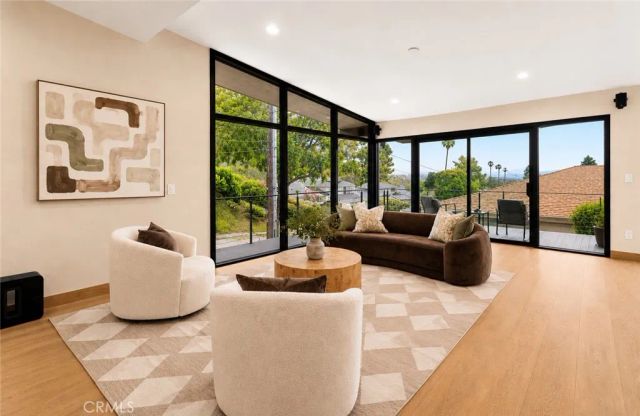 325 N Madison Avenue, Monrovia, CA 91016