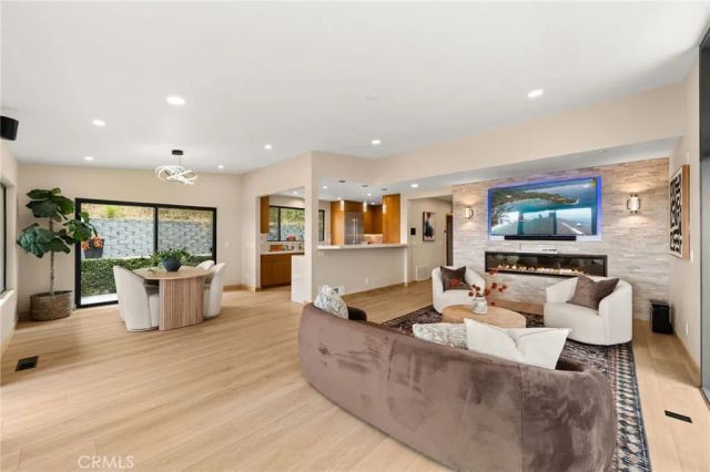325 N Madison Avenue, Monrovia, CA 91016