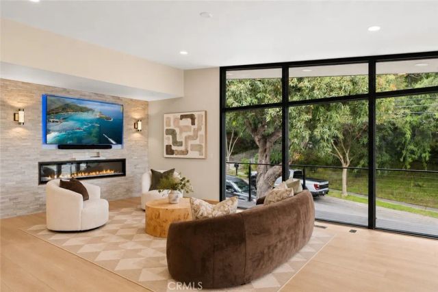 325 N Madison Avenue, Monrovia, CA 91016