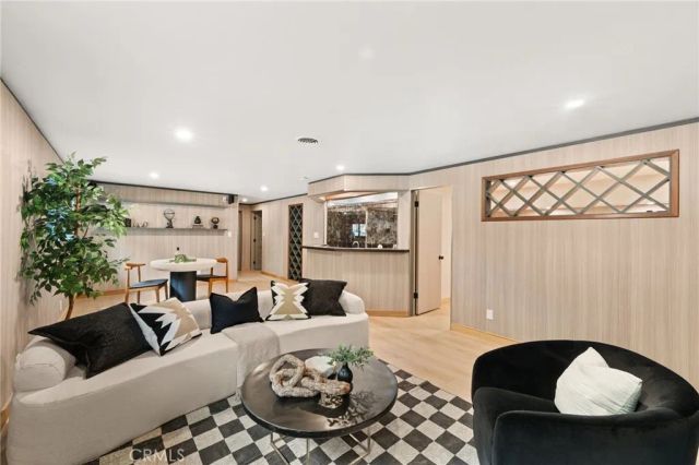 325 N Madison Avenue, Monrovia, CA 91016