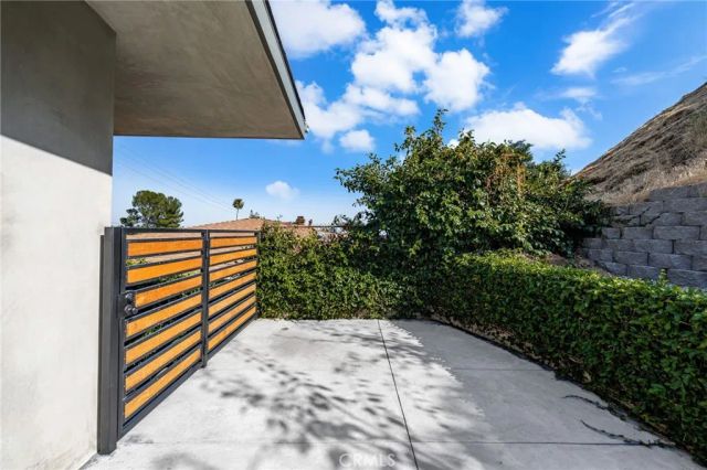 325 N Madison Avenue, Monrovia, CA 91016