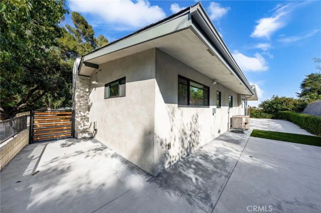 325 N Madison Avenue, Monrovia, CA 91016