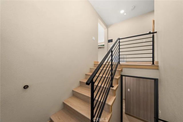 325 N Madison Avenue, Monrovia, CA 91016