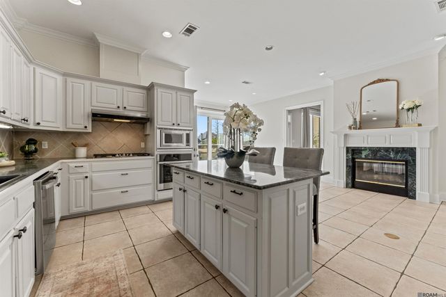 742 Grand Lakes Dr, Baton Rouge, LA 70810