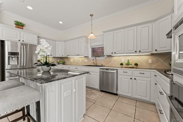 742 Grand Lakes Dr, Baton Rouge, LA 70810