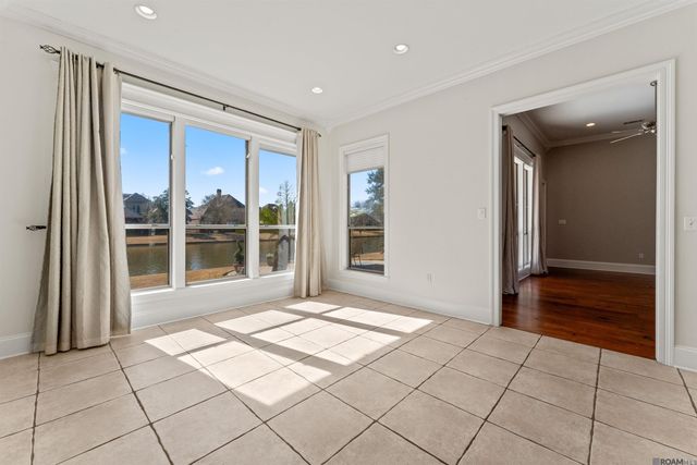 742 Grand Lakes Dr, Baton Rouge, LA 70810