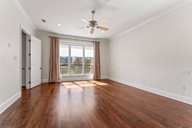 742 Grand Lakes Dr, Baton Rouge, LA 70810