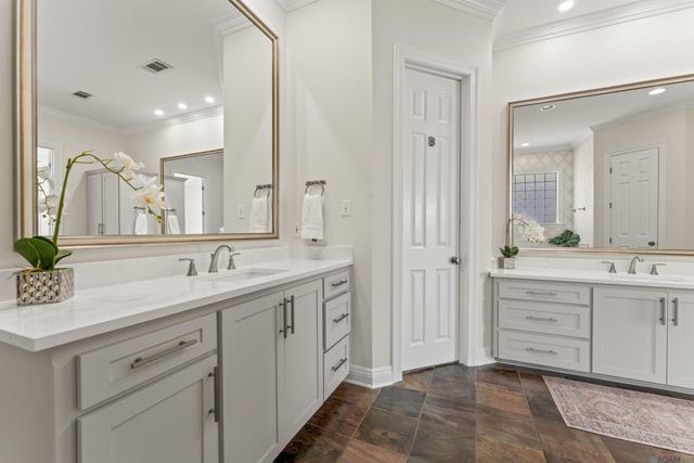 742 Grand Lakes Dr, Baton Rouge, LA 70810