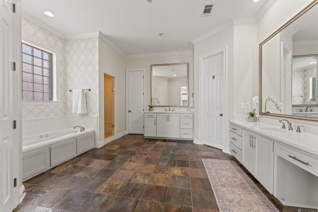 742 Grand Lakes Dr, Baton Rouge, LA 70810