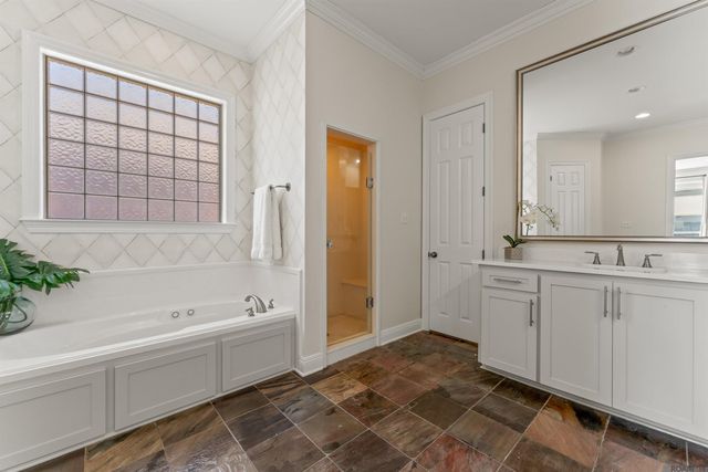 742 Grand Lakes Dr, Baton Rouge, LA 70810