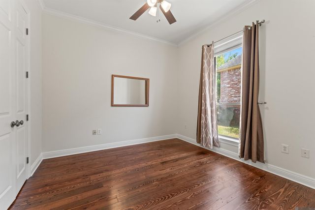 742 Grand Lakes Dr, Baton Rouge, LA 70810