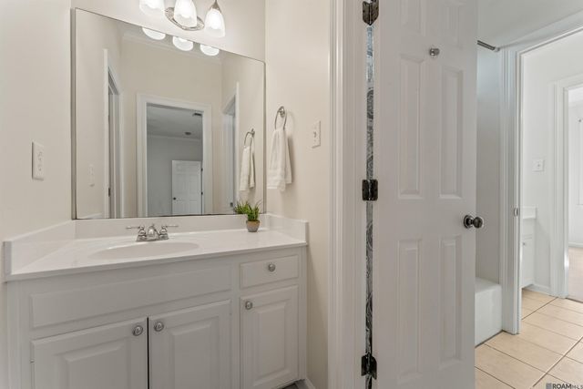 742 Grand Lakes Dr, Baton Rouge, LA 70810