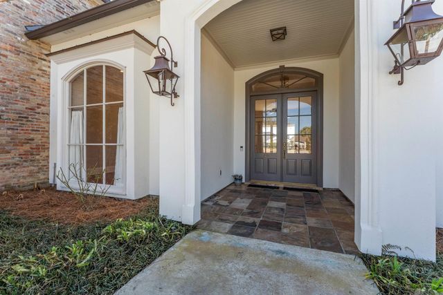 742 Grand Lakes Dr, Baton Rouge, LA 70810