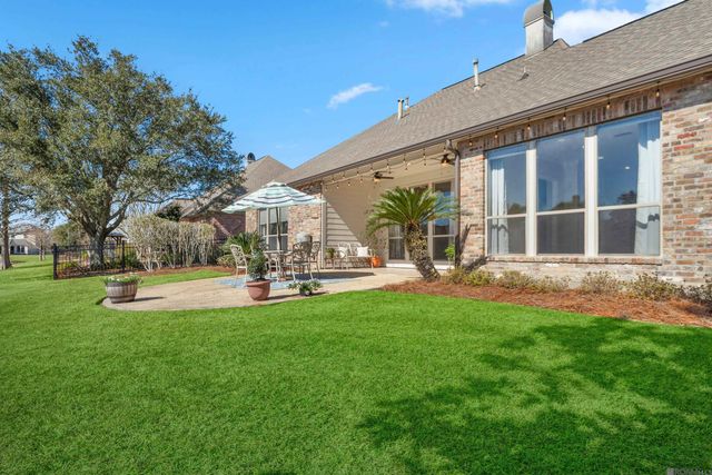742 Grand Lakes Dr, Baton Rouge, LA 70810