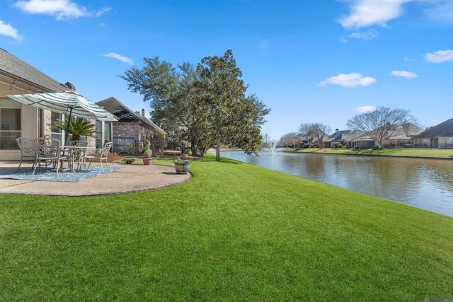 742 Grand Lakes Dr, Baton Rouge, LA 70810