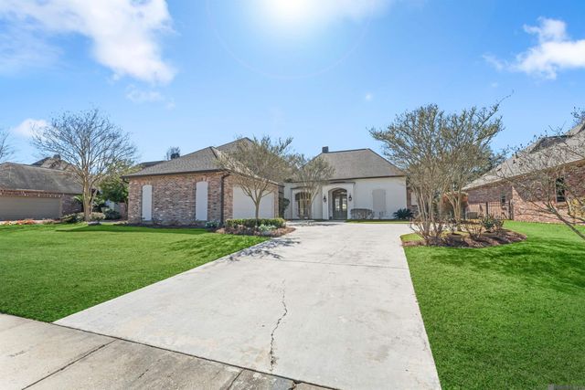 742 Grand Lakes Dr, Baton Rouge, LA 70810