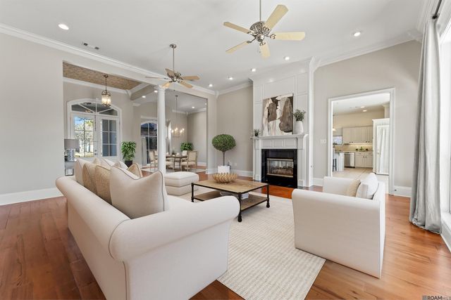 742 Grand Lakes Dr, Baton Rouge, LA 70810