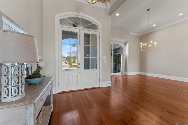 742 Grand Lakes Dr, Baton Rouge, LA 70810