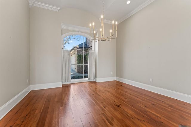 742 Grand Lakes Dr, Baton Rouge, LA 70810