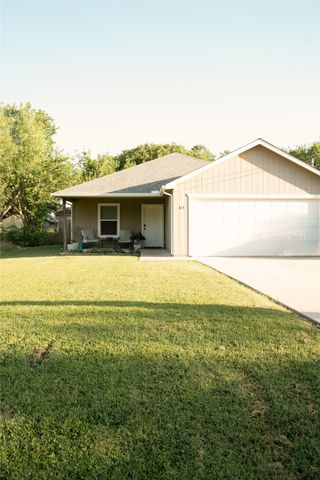 315 W Oak Street, Whitewright, TX 75491