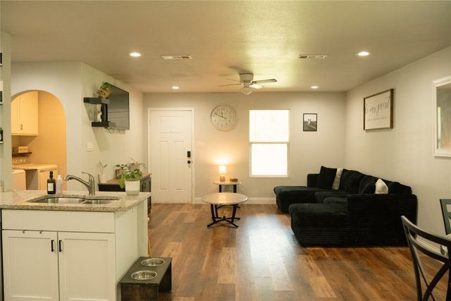 315 W Oak Street, Whitewright, TX 75491