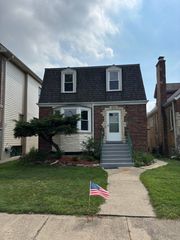 5722 N Leonard Avenue, Chicago, IL 60646