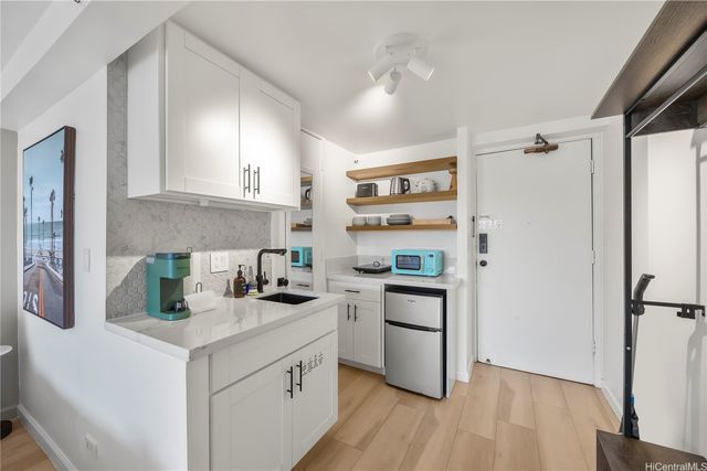 445 Seaside Avenue 2415, Honolulu, HI 96815