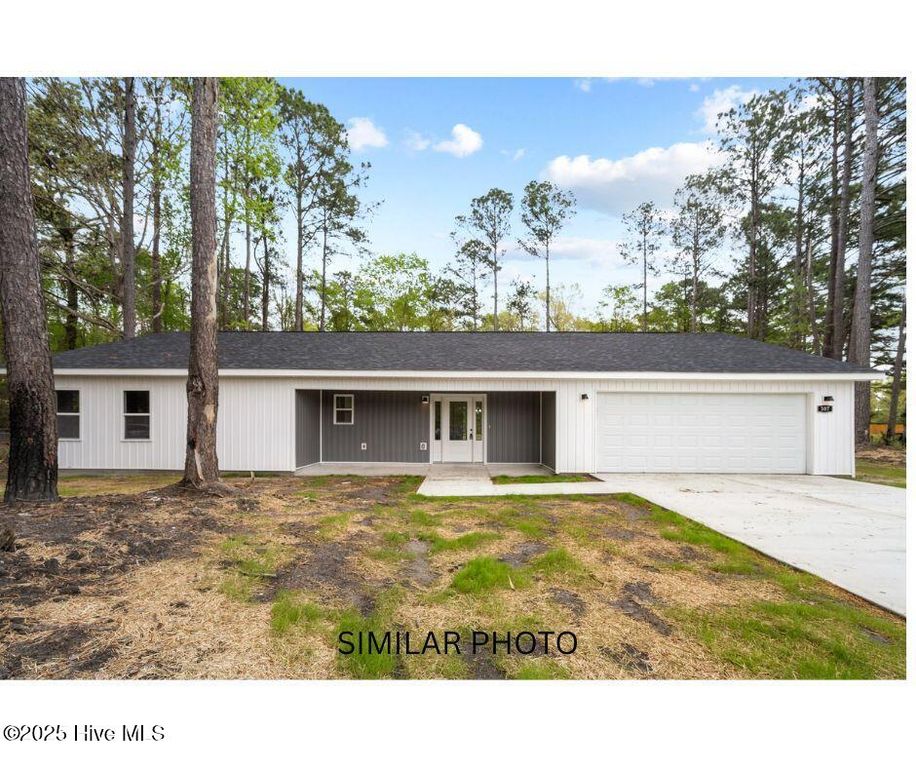 2172 Catherine Lake Road, Richlands, NC 28574