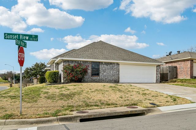 700 Blue Haze Drive, Fort Worth, TX 76108