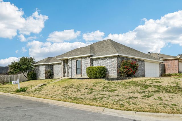700 Blue Haze Drive, Fort Worth, TX 76108