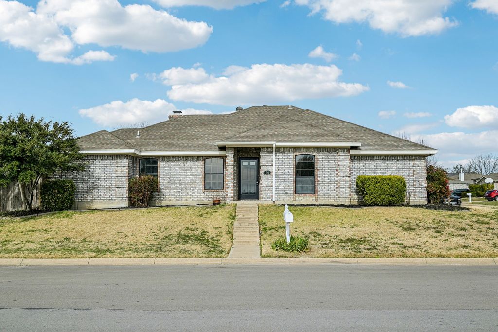 700 Blue Haze Drive, Fort Worth, TX 76108