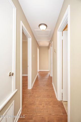 105 Hickory Drive, Ocean Springs, MS 39564