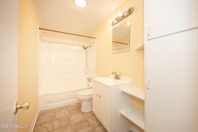 105 Hickory Drive, Ocean Springs, MS 39564