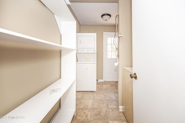 105 Hickory Drive, Ocean Springs, MS 39564