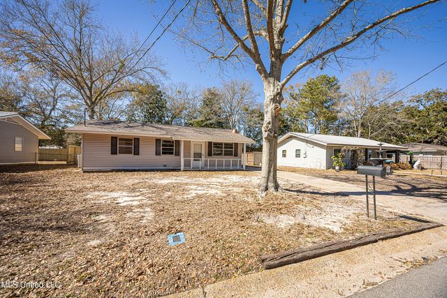 105 Hickory Drive, Ocean Springs, MS 39564