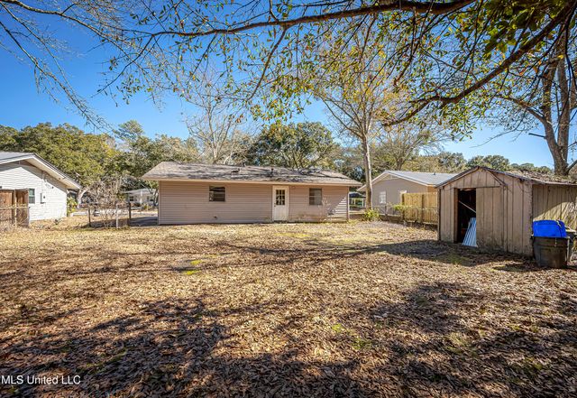 105 Hickory Drive, Ocean Springs, MS 39564