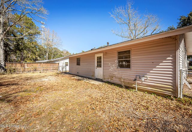 105 Hickory Drive, Ocean Springs, MS 39564