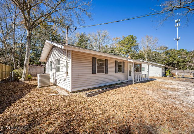 105 Hickory Drive, Ocean Springs, MS 39564