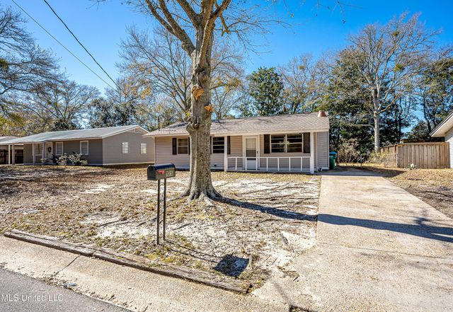 105 Hickory Drive, Ocean Springs, MS 39564