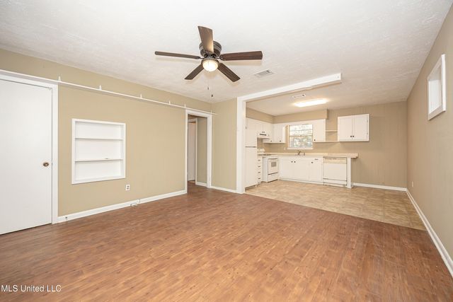 105 Hickory Drive, Ocean Springs, MS 39564