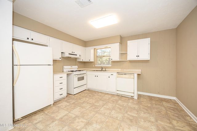 105 Hickory Drive, Ocean Springs, MS 39564