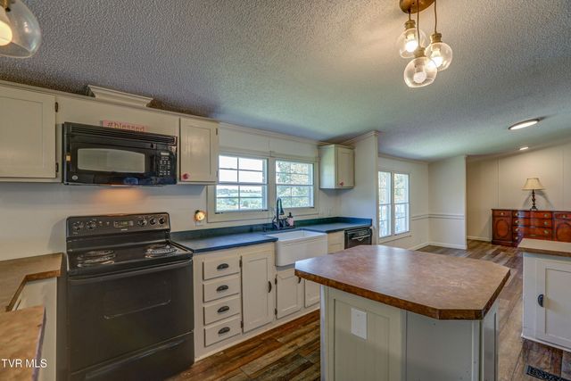 356 Lories Lane, Piney Flats, TN 37686