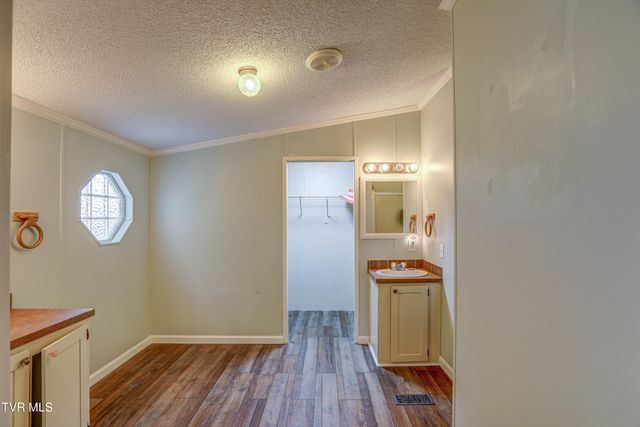 356 Lories Lane, Piney Flats, TN 37686