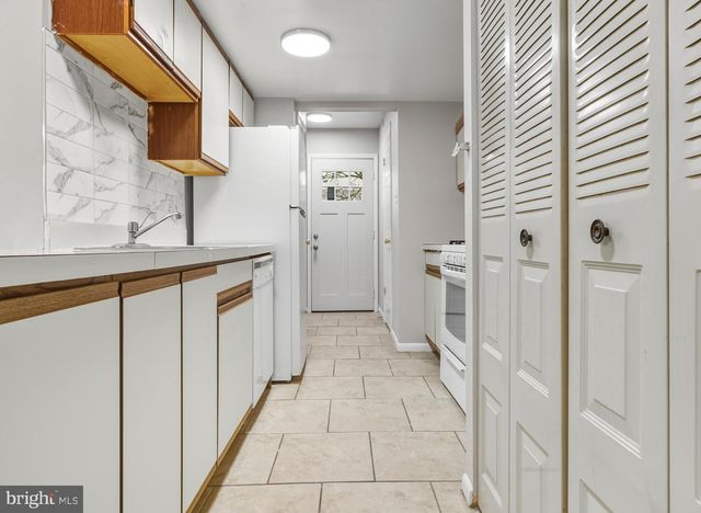 807 SAINT REGIS CT, West Deptford, NJ 08051